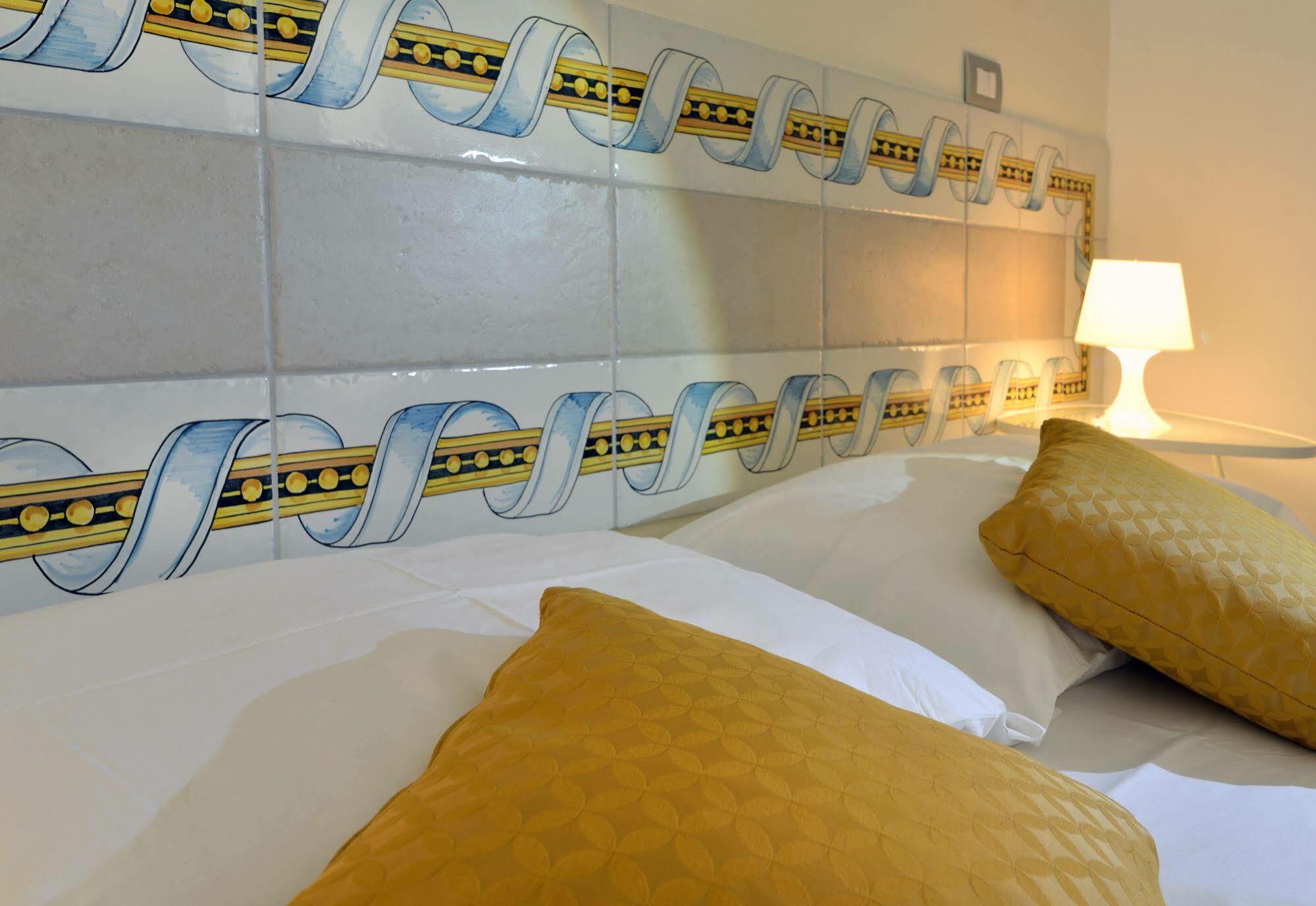 Santi E Saraceni Rooms Salerno Eksteriør bilde