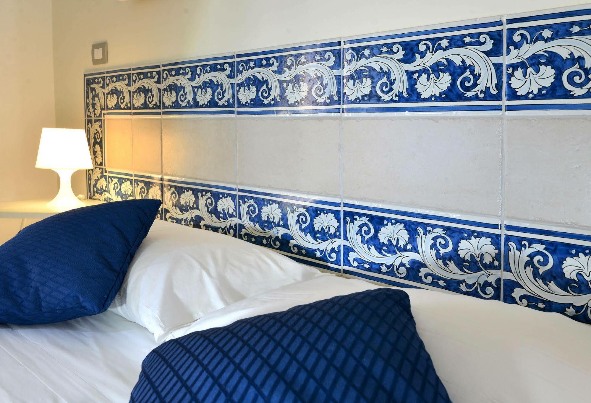 Santi E Saraceni Rooms Salerno Eksteriør bilde