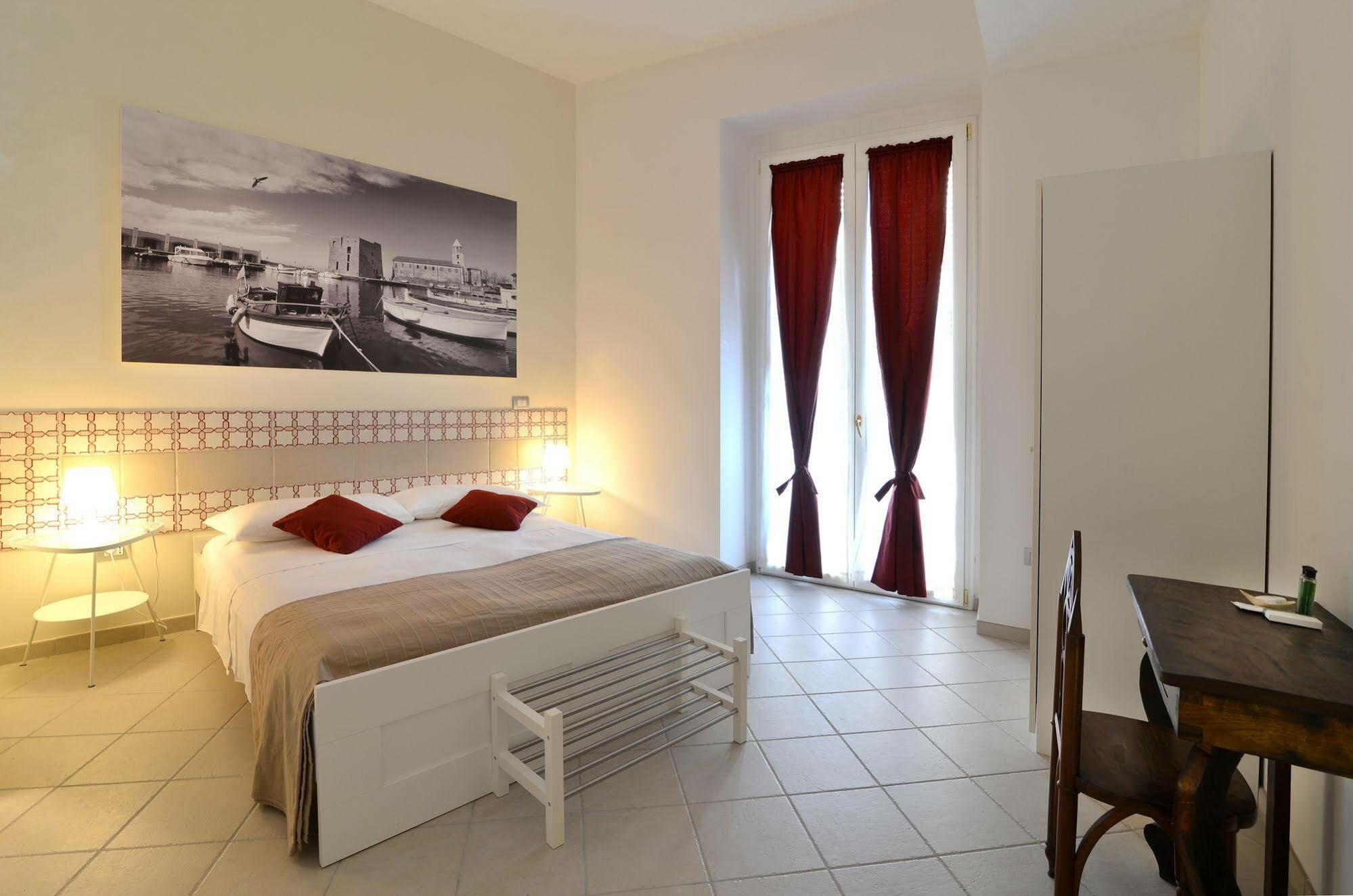 Santi E Saraceni Rooms Salerno Eksteriør bilde