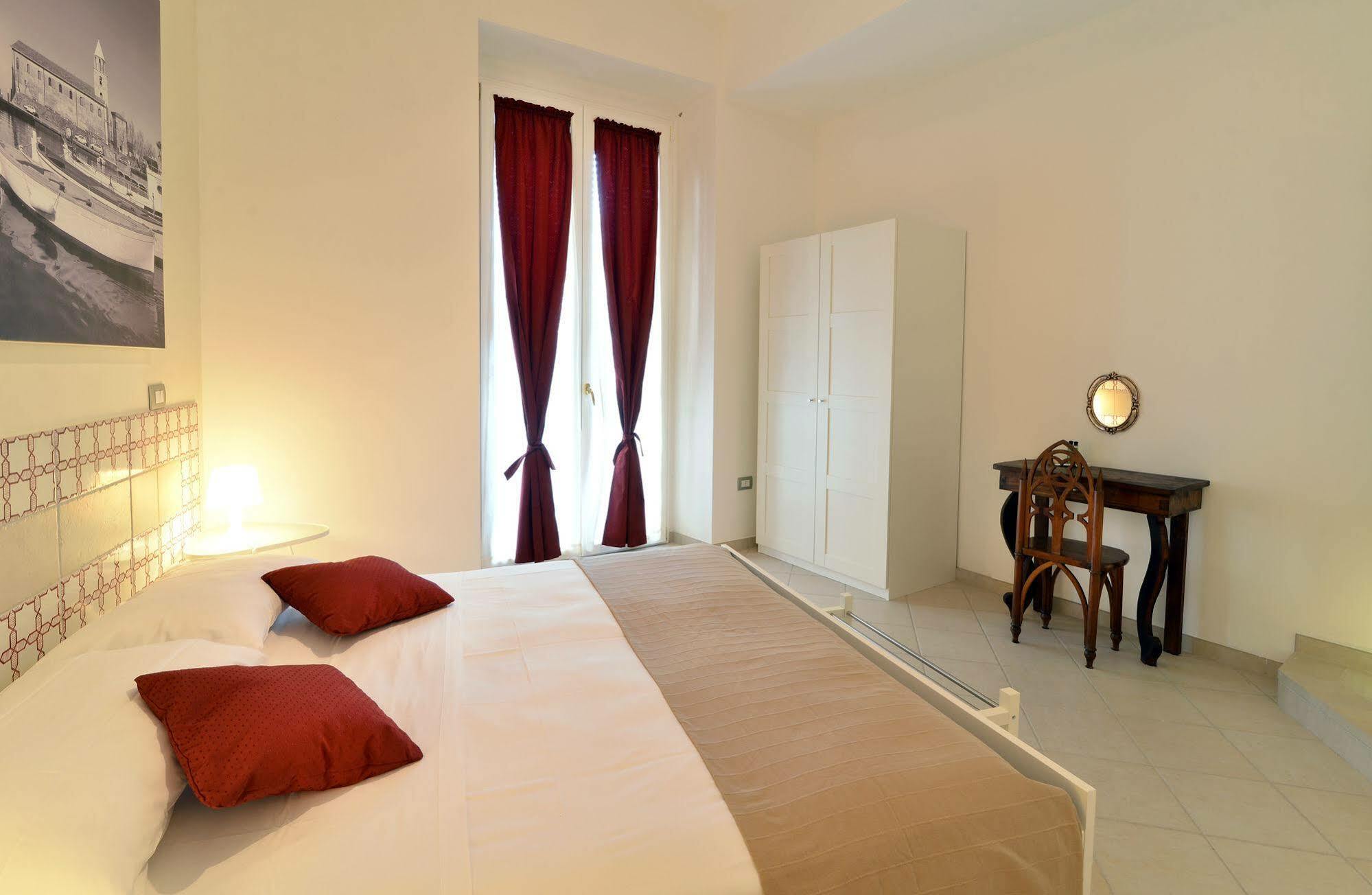 Santi E Saraceni Rooms Salerno Eksteriør bilde